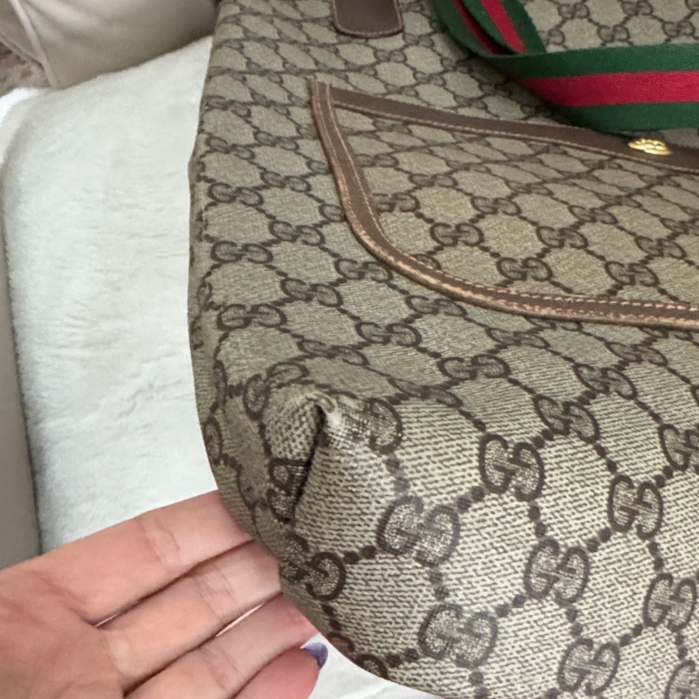 Gucci Beige Monogram Tote with Green and Red Straps - Picture 4 of 9